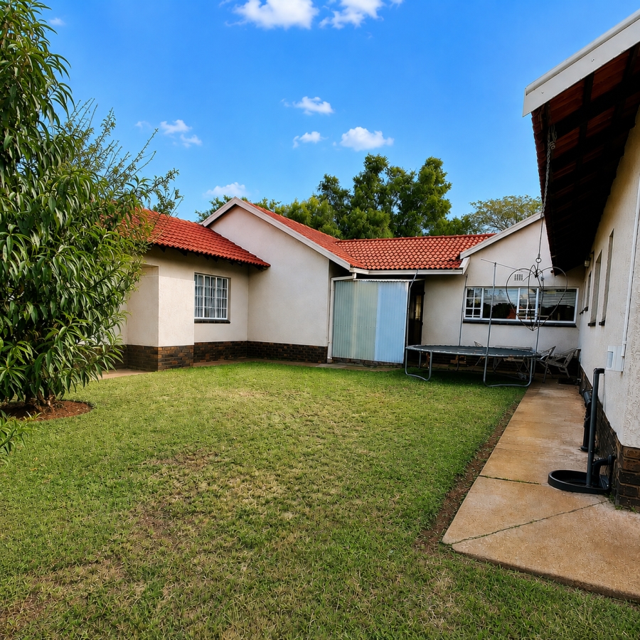 4 Bedroom Property for Sale in Flamwood North West